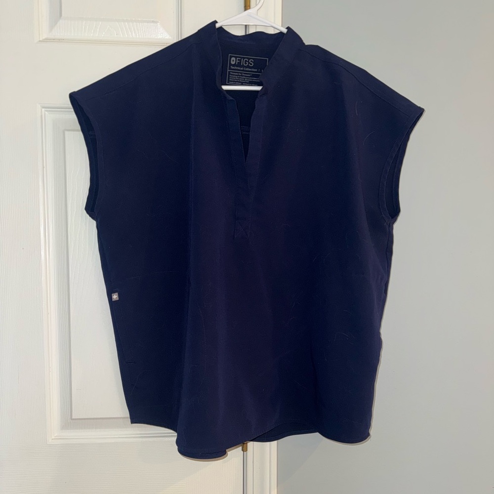 FIGS RAFAELA SCRUB TOP NAVY LARGE